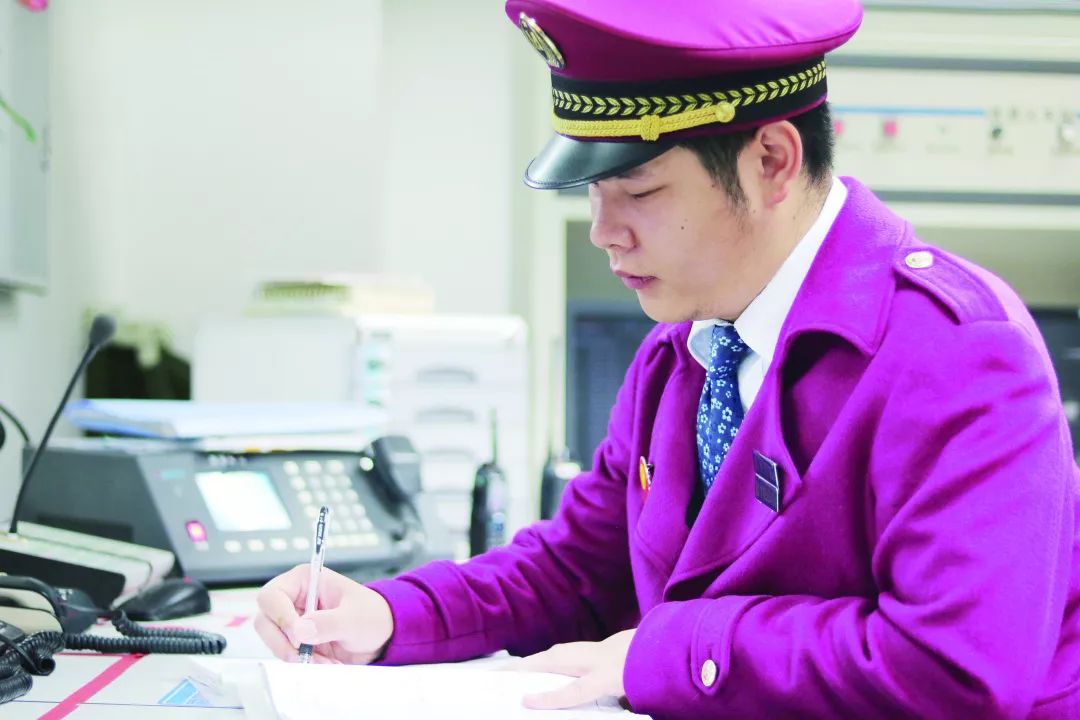 90后值班站长"周老板"蛮扎实