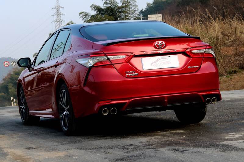 丰田凯美瑞,激发年轻人的驾车欲望,实用性不错