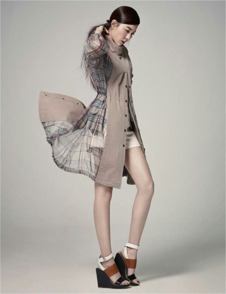 这位高颜值的女神在国内不甚知名,但优雅沉着,气质无比清纯