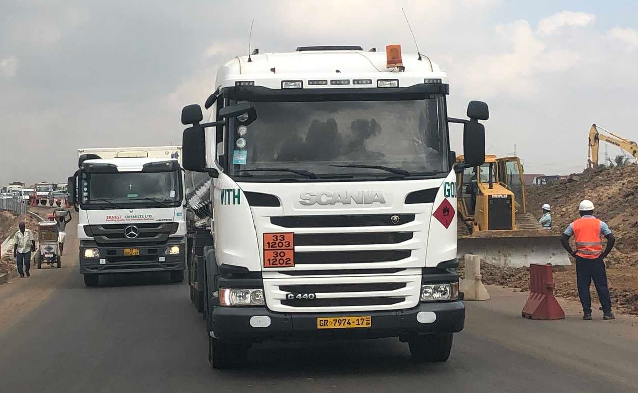 重汽豪沃当自豪 在非洲加纳的街头拍重型卡车