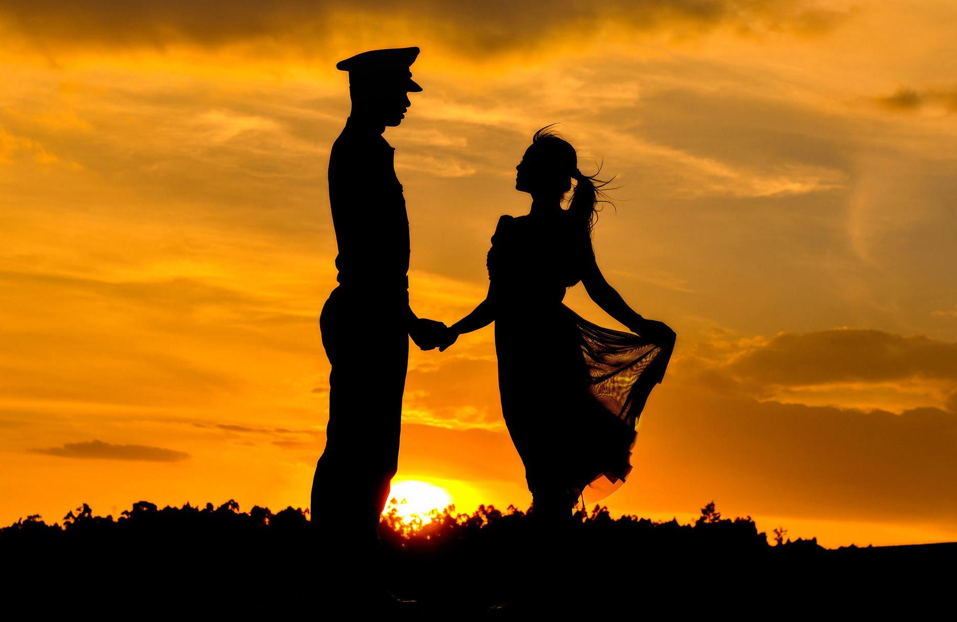 军婚虐文:一见钟情,再见倾心,三见时的相遇并不是彼此所期望的