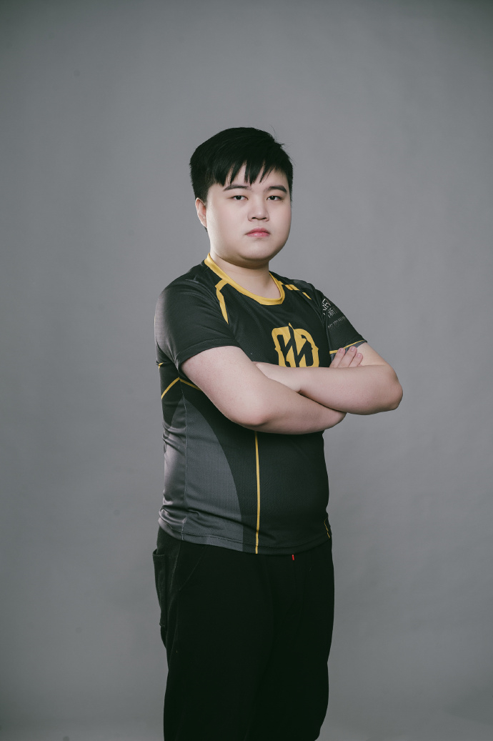 lol:还记得lgd法王吗?上节目和张彬彬互动,转头就被举报离队!