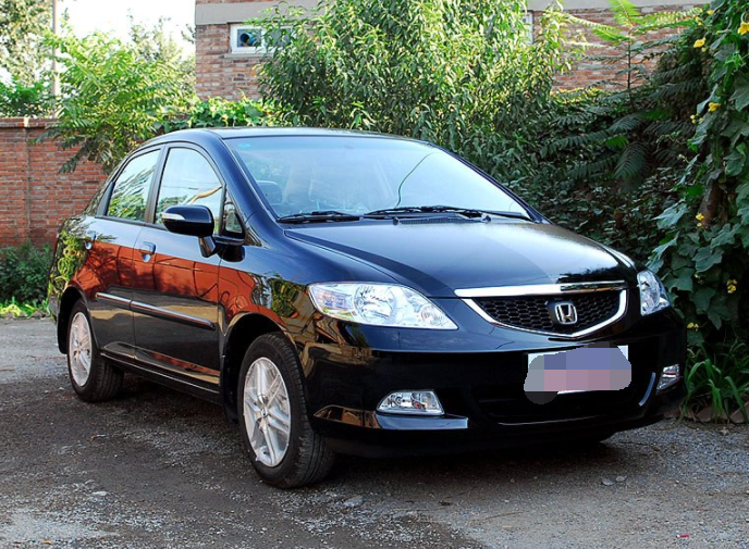 思迪的造型新颖,整车外观前脸霸气,内饰也很华丽