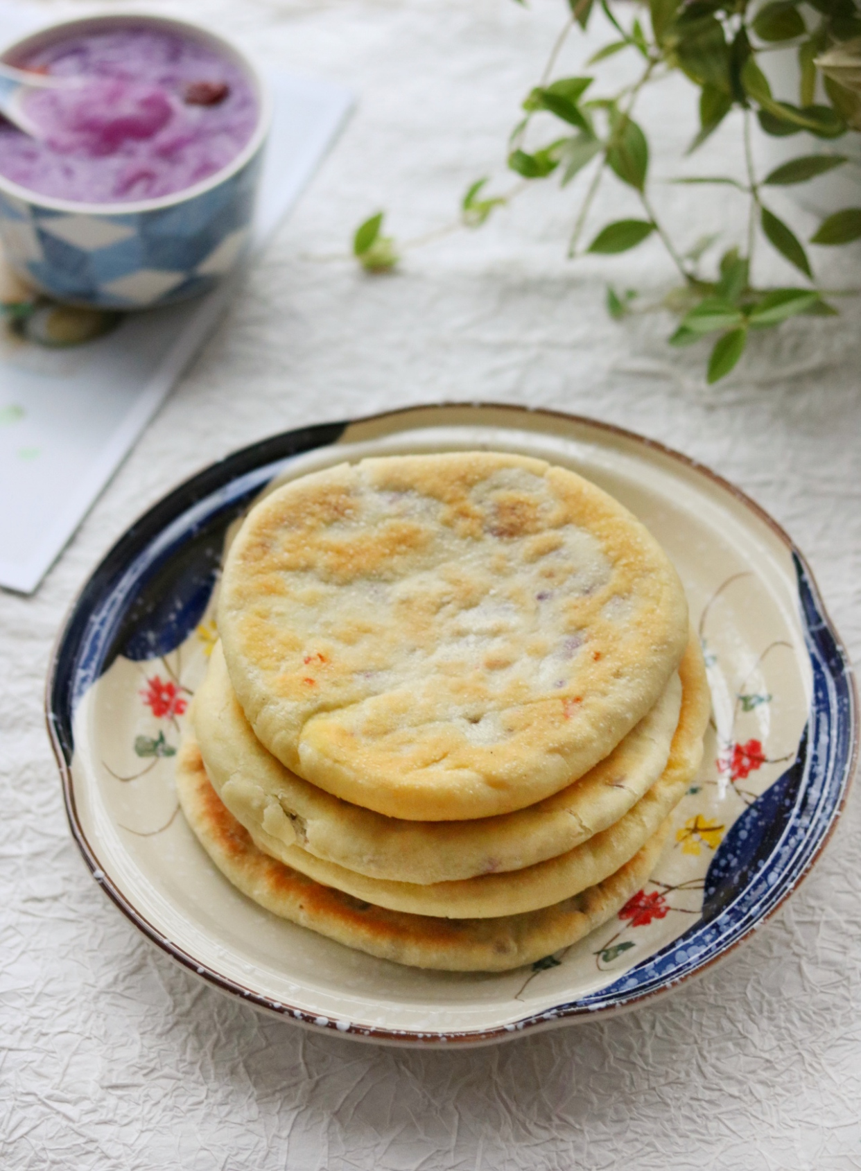 烙面饼这么做,不用热水也不用烫面,皮薄馅多凉了也不硬