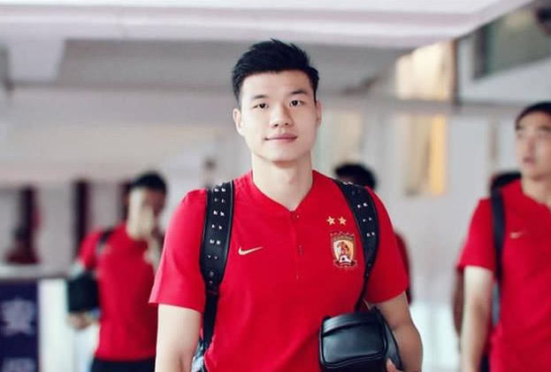 广州恒大中后卫人满为患,梅方和胡睿宝谁会率先离开