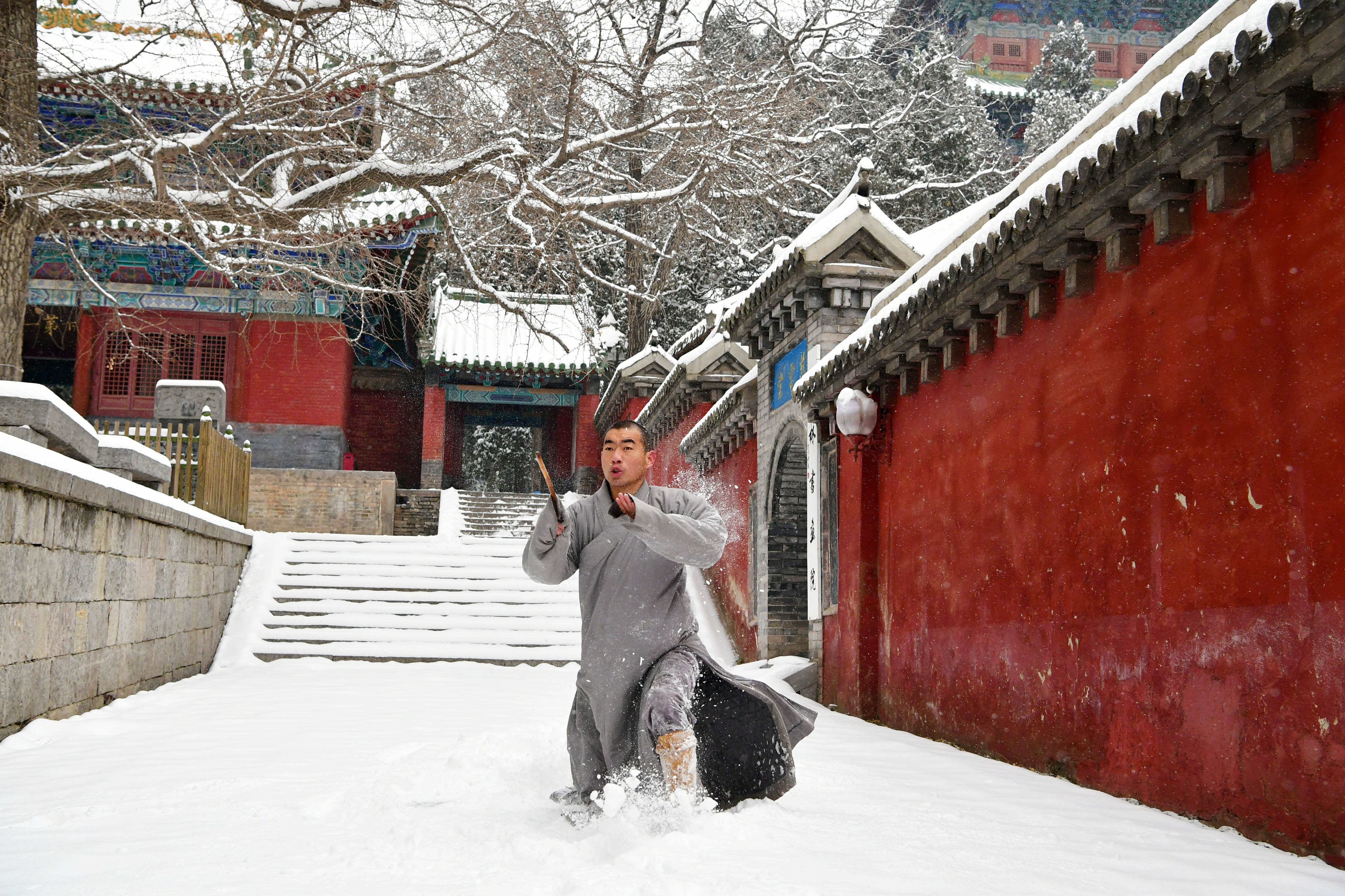 (文化)(6)少林寺武僧雪中展绝技