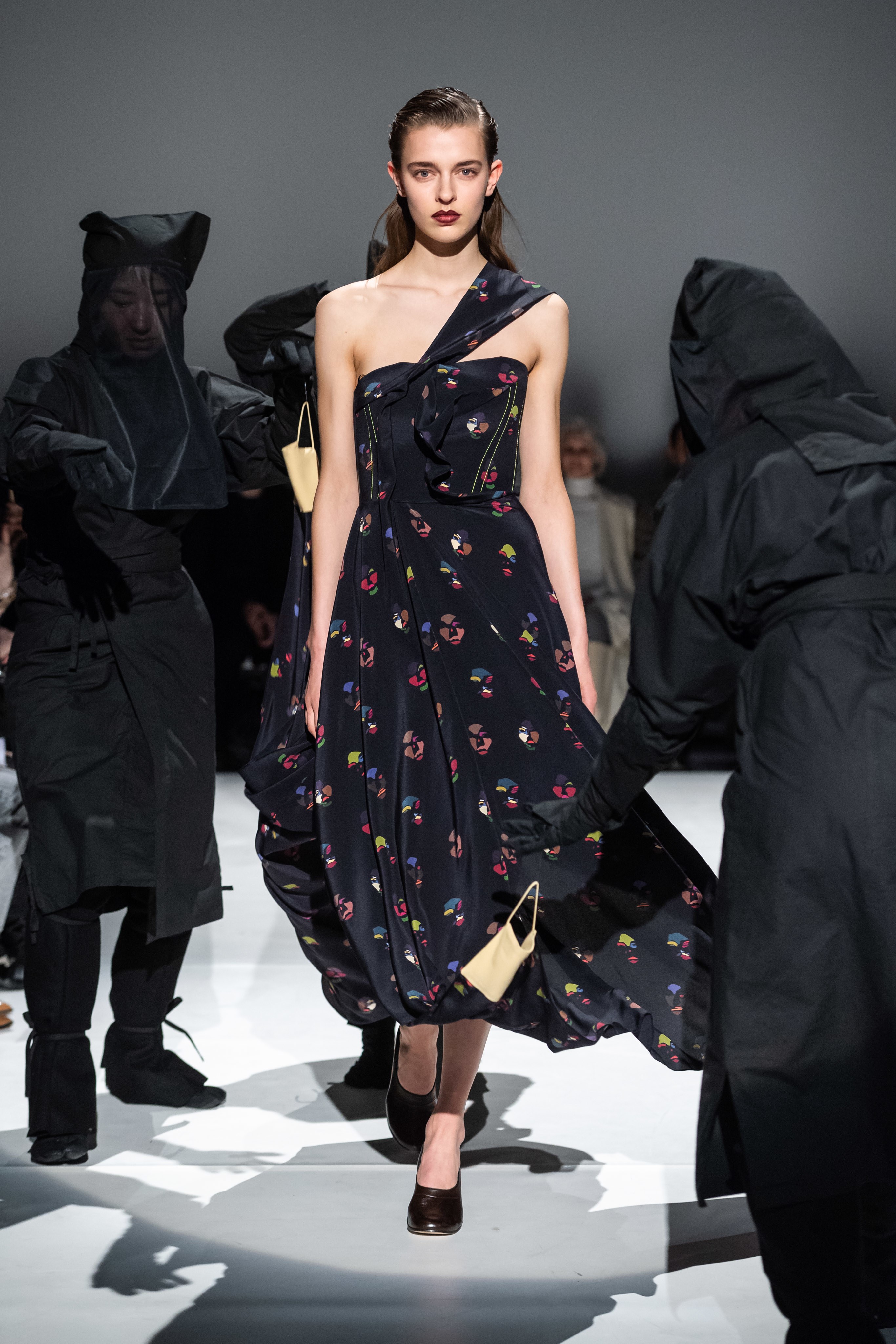 2019秋冬伦敦时装周 chalayan秀场