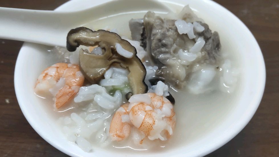 广东潮汕砂锅粥之排骨虾粥,好吃又营养
