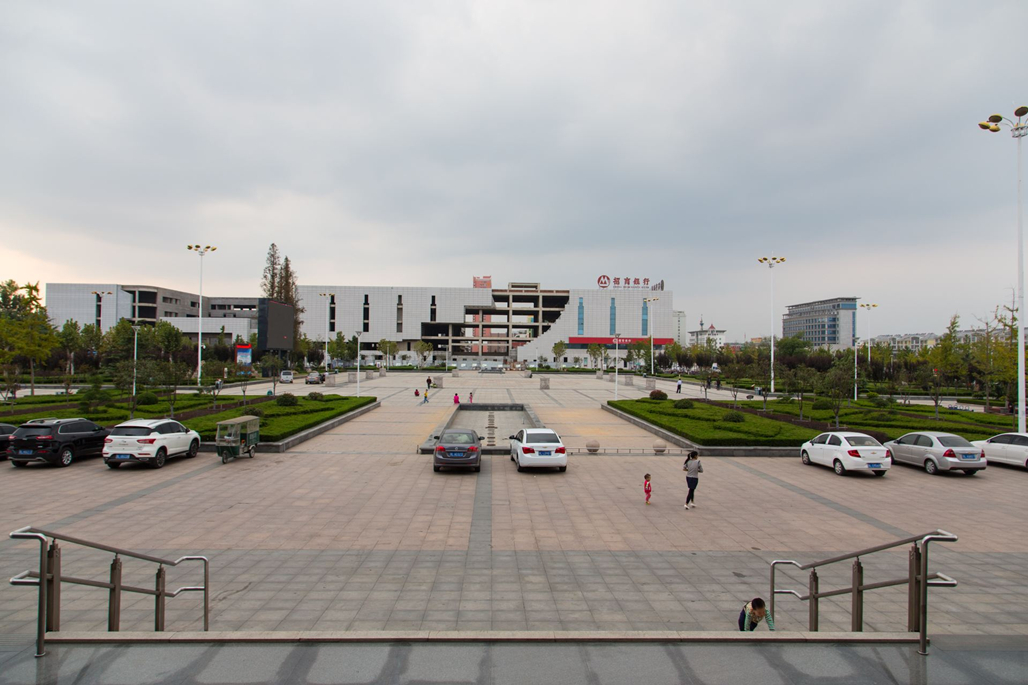 这个小县城,很多的铁路都要从这里经过,因此这个小县城地理位置在我国