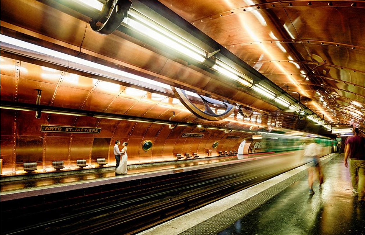 因供电系统故障 法国巴黎地铁1号线连闯三站未停