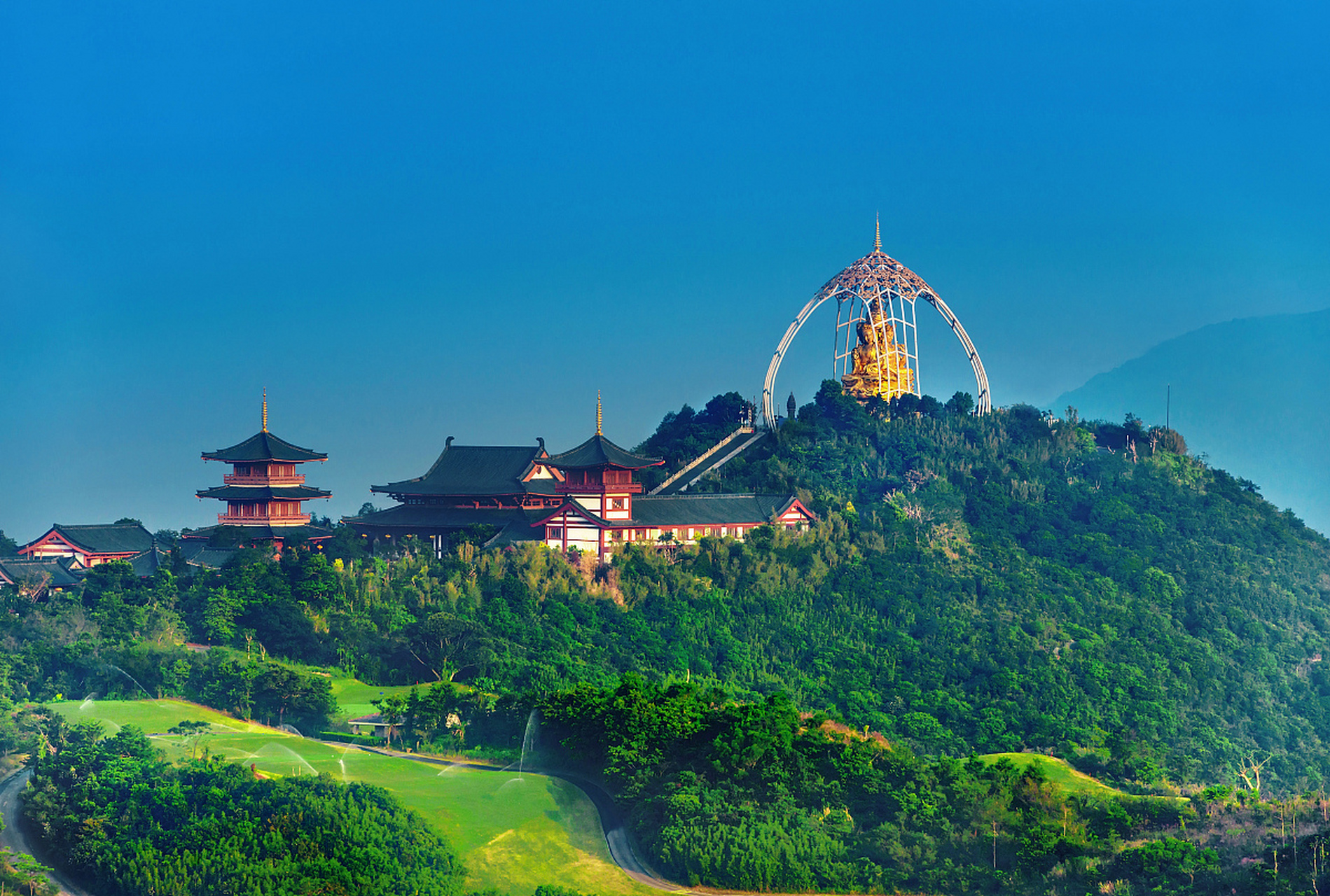 星期六上午起床,简单收拾行装,午饭过后就出发深圳华侨城.