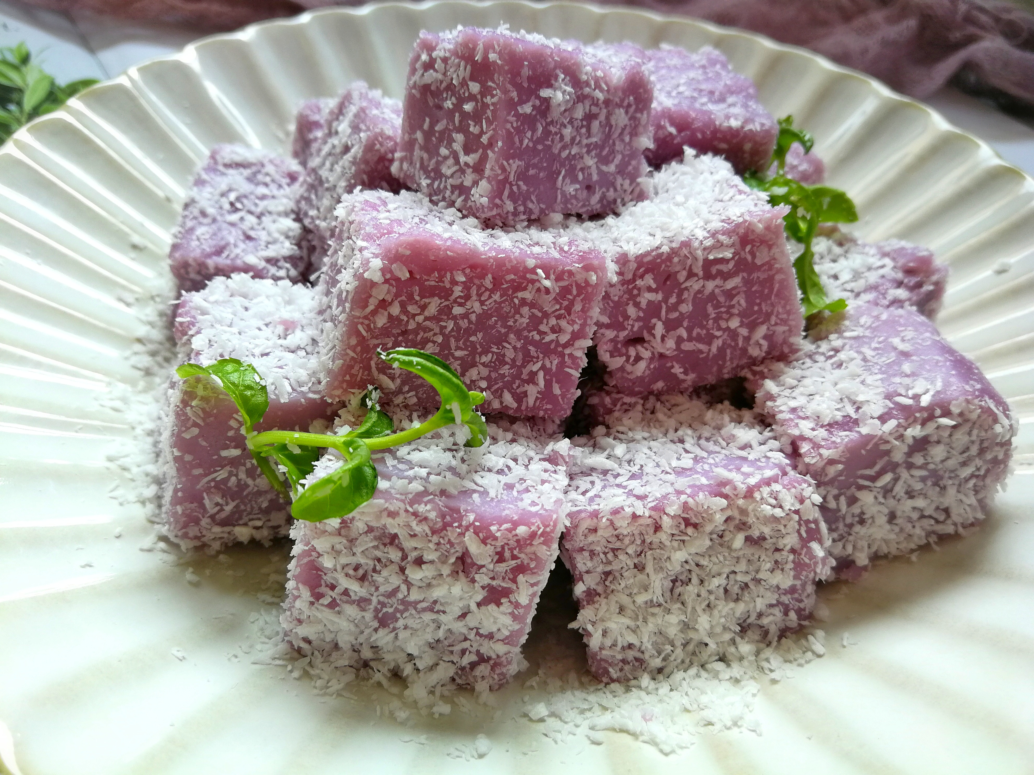 别再给孩子买雪糕吃了,一盒牛奶,一个紫薯,教你做网红低脂甜点