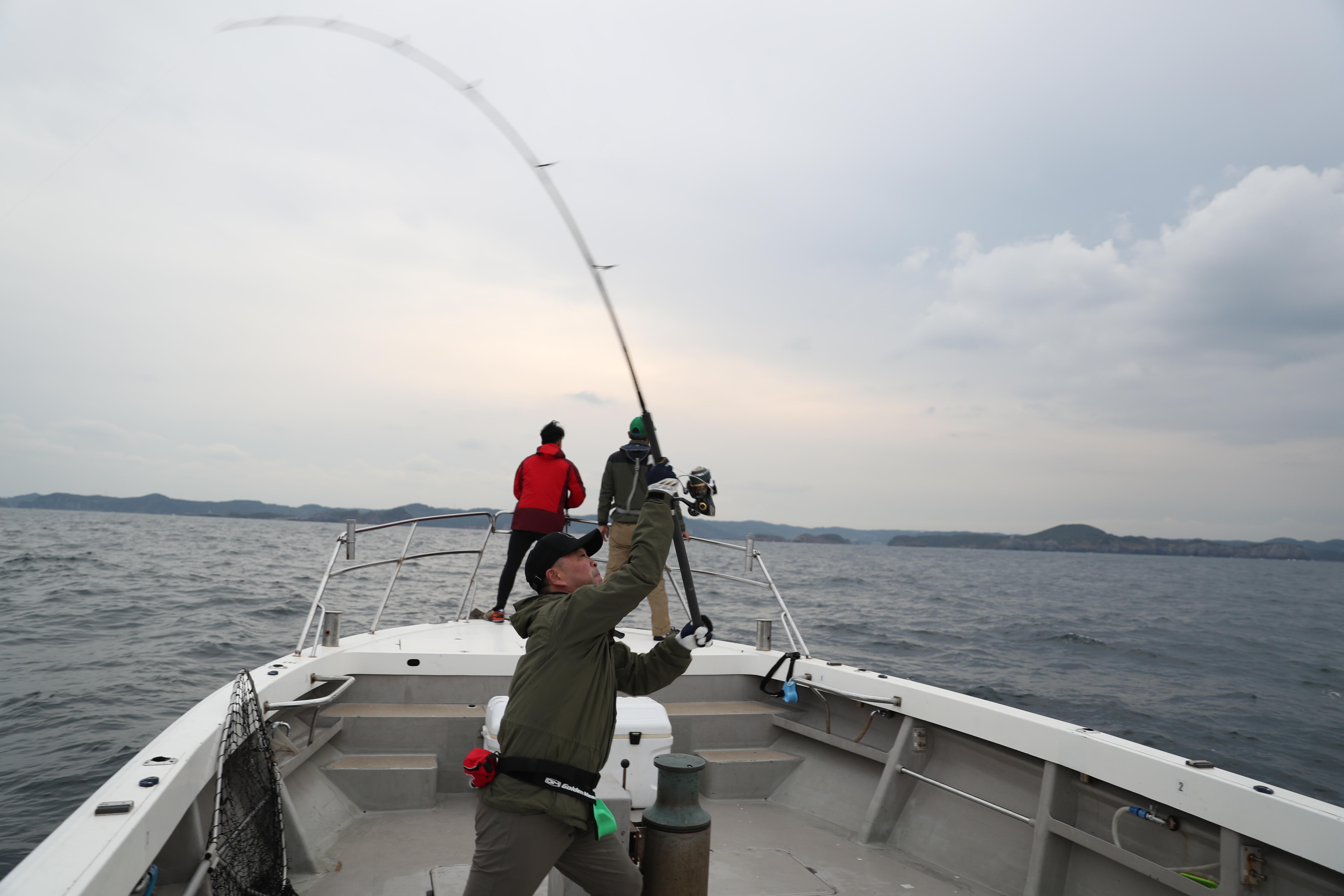 钓鱼抛竿姿势很重要,一定要霸气绝伦威震群雄方能成为传说