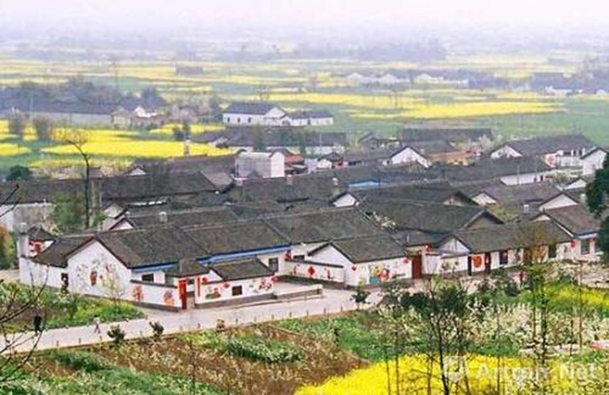 遇见美好##遇见好风景#成都画家村:位于都江堰.