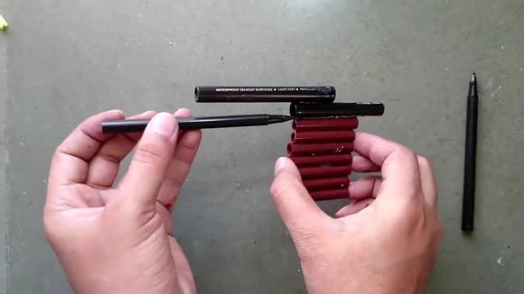 用几只笔杆制作一个小小的玩具枪 还可以发射"子弹哦"