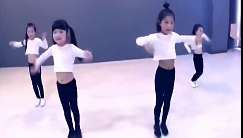 《小学生元旦舞蹈视频》