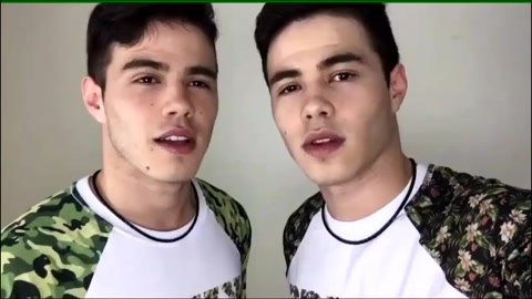 双胞胎兄弟搭档跳舞