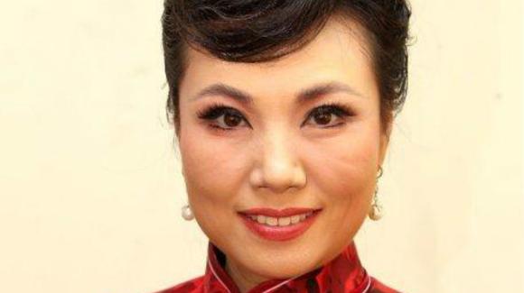 歌唱家黄华丽演唱《金丝鸟》,经典的作品被女高音出色演绎!