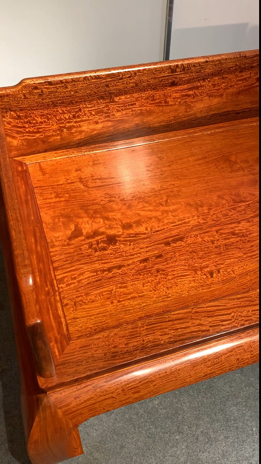 缅甸花梨木虎皮纹三围板罗汉床,全独板