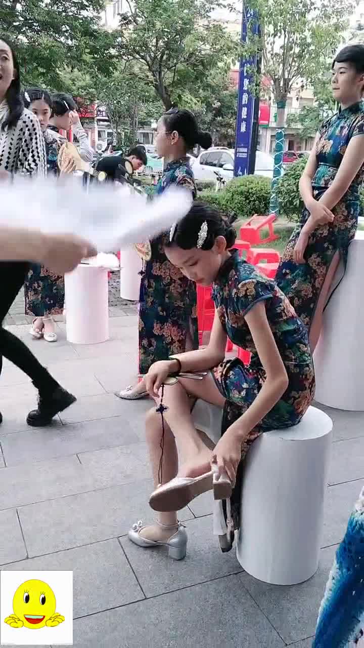 童模宋小睿穿这身衣服,我差点没认出来,想认她当干女儿!