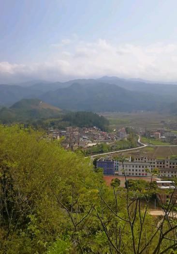 远眺湖南省宜章县笆篱镇腊园陈家—3a级景区