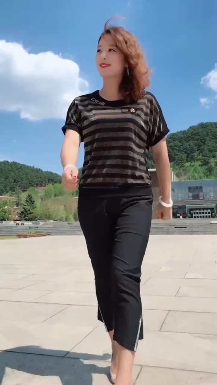 靓女大姐,精致大方