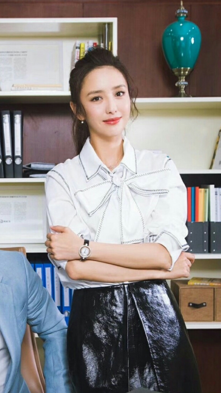 娱乐#康康完美关系里佟丽娅黄轩的时尚造型,一个帅气一个貌美,这妇珑