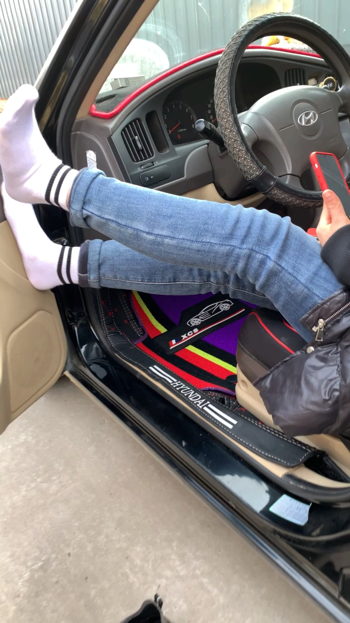 记录我的农村生活#美女上车就脱鞋