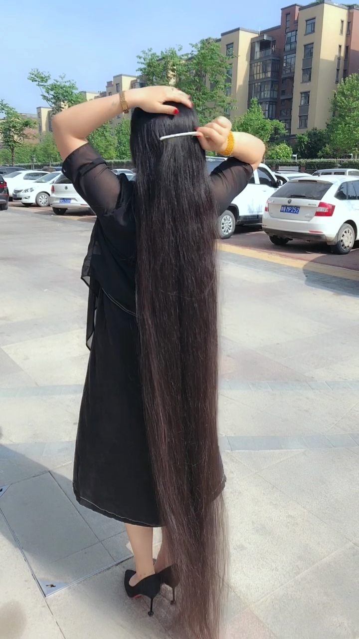 河南第一美长发留了15年发长一米八,商丘偶遇-度小视