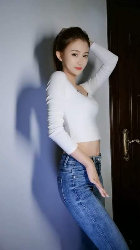 好家伙跳个舞我眼睛都不敢眨一下小花花哩轰小号-全民小视频