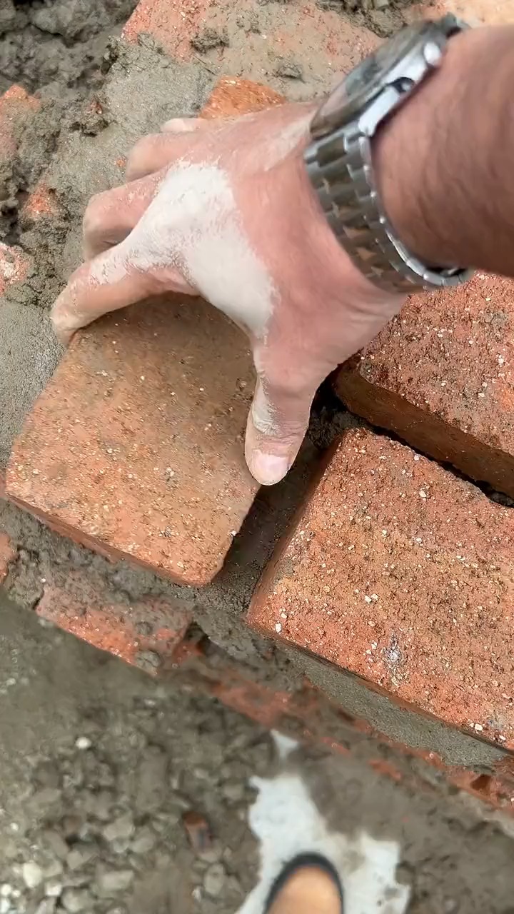 拿起砖头,没法抱你放下砖头,没法养你