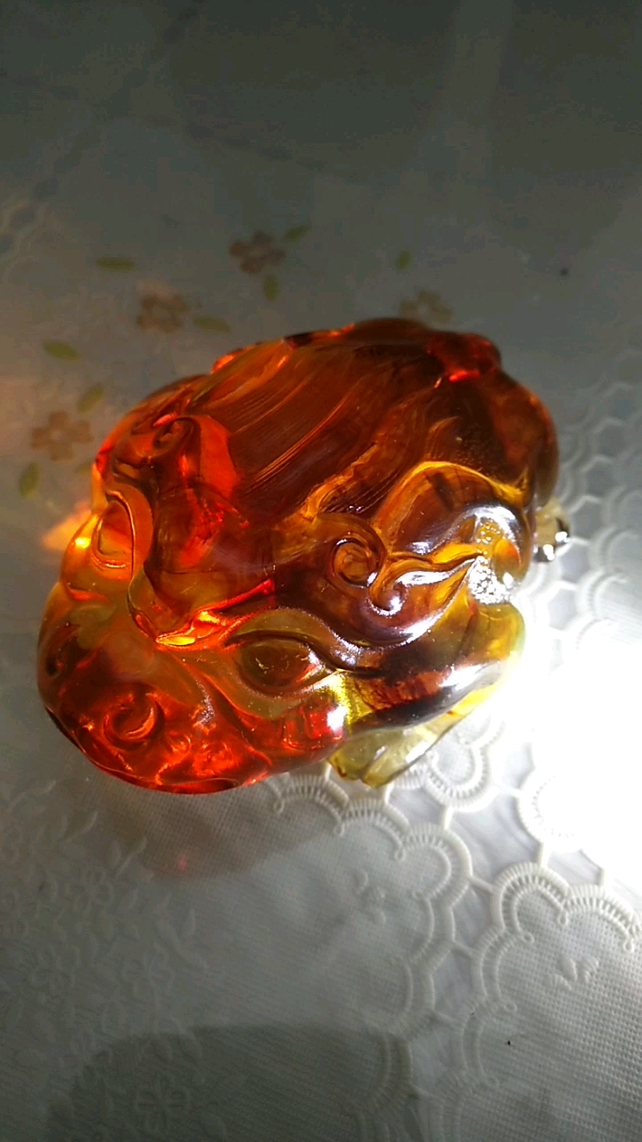 缅甸红茶珀手把件貔貅