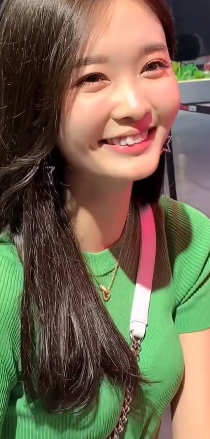 你一眨眼我就心动#李凉凉原名李玲,自己把自己捧红的一位网红
