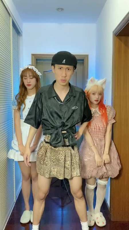 《王摇摆限时回归》@菜菜@蚊紫#摸头发舞蹈挑战#我们一起摸头发