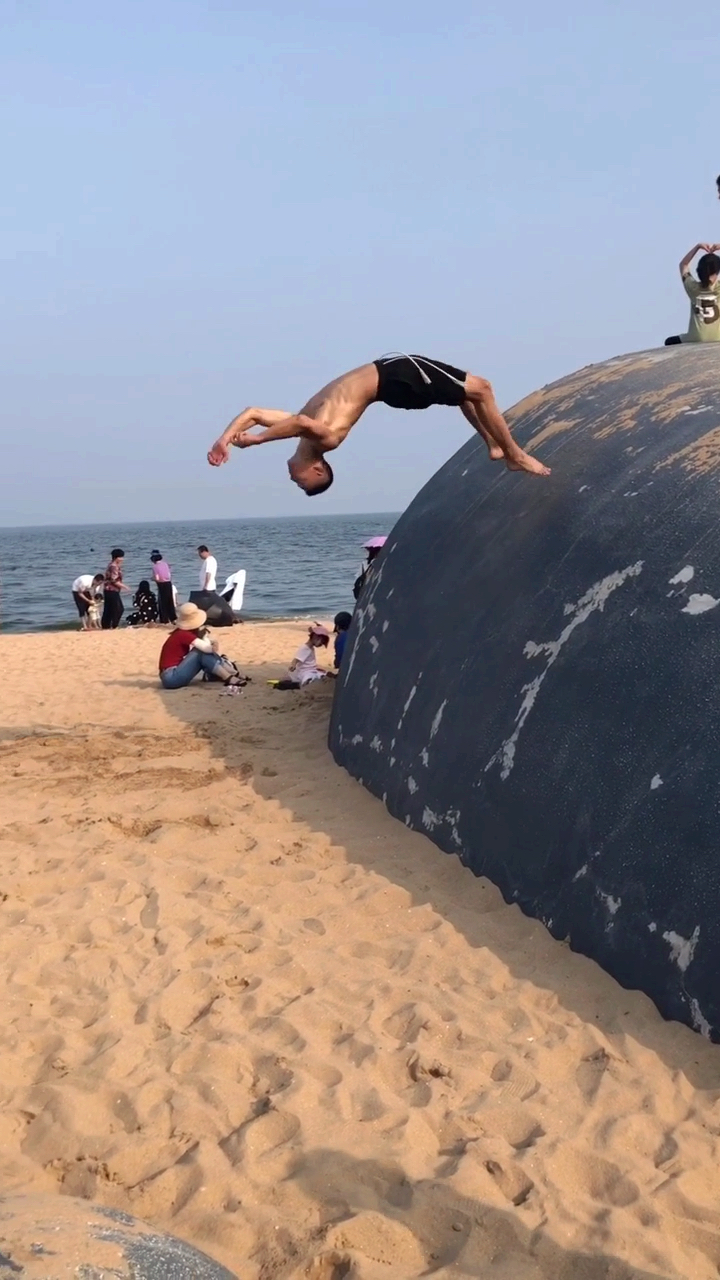 沙滩跑酷空翻炫酷技能