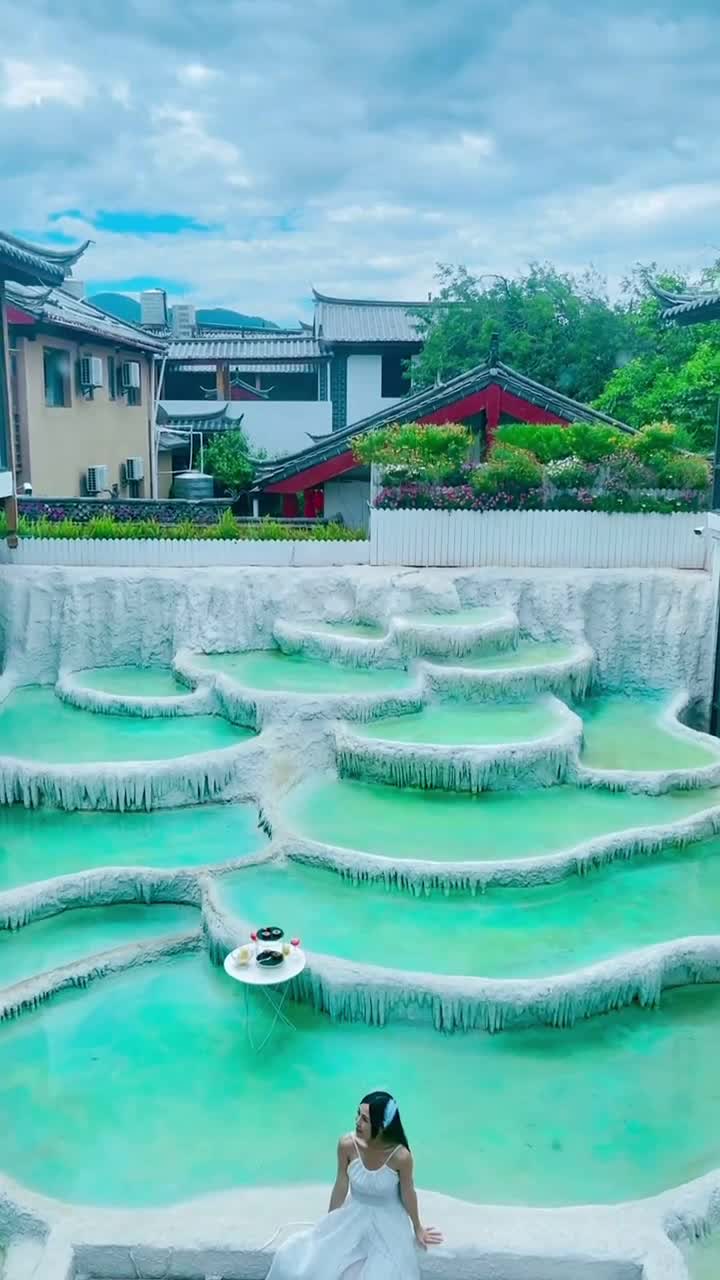 不要去土耳其,丽江就有棉花堡,你想好带哪个会拍照的朋友来了吗?