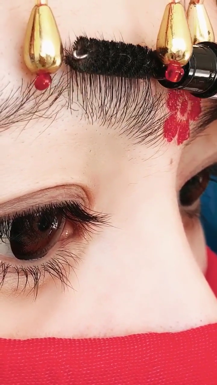 全网最长睫毛怪