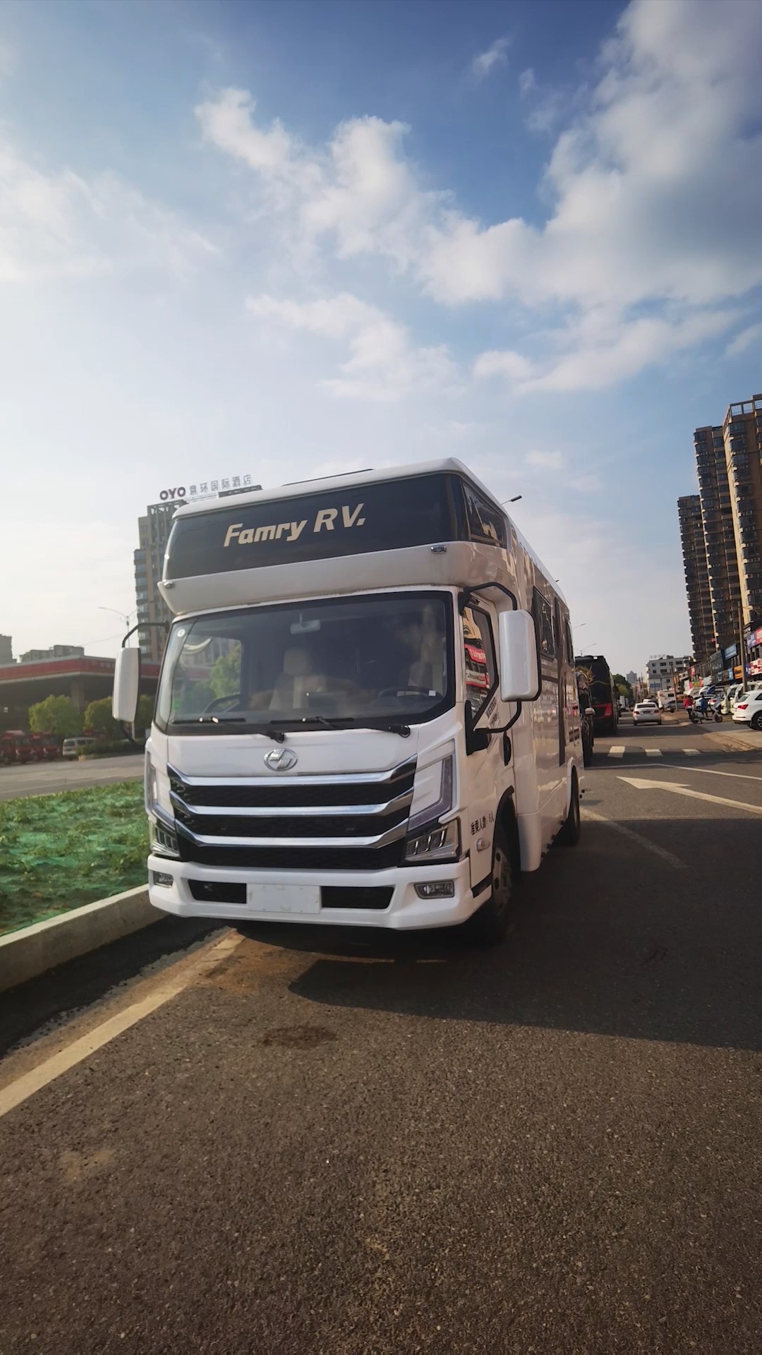 它来了它来了平头房车法美瑞海角七号