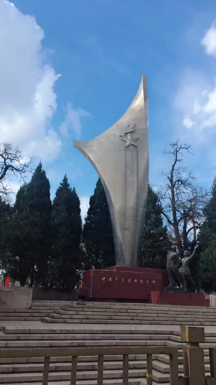 中国少年英雄纪念碑