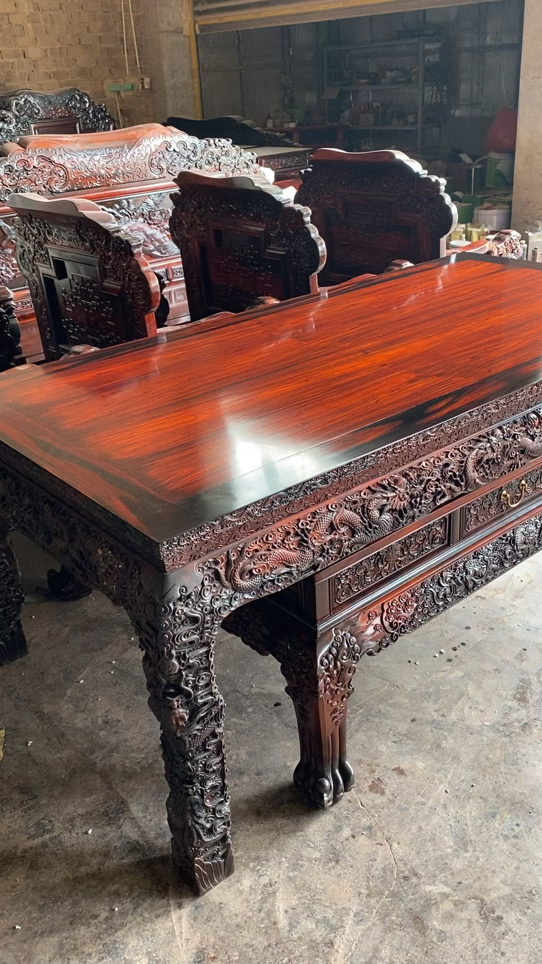 大红酸枝雕龙画案