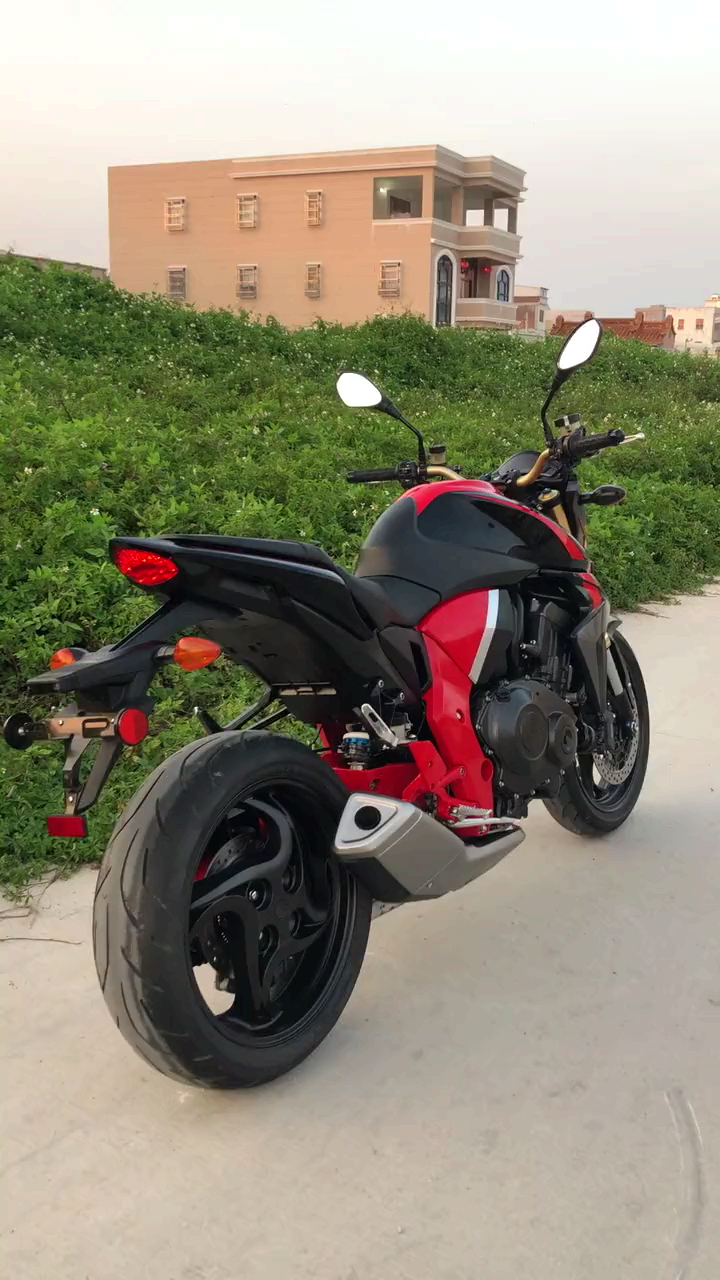 最美街车 本田大黄蜂