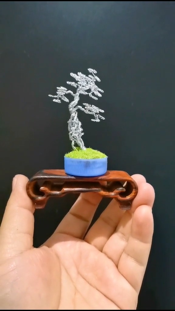 废品站找的铁丝和瓶盖,家里找的缝衣针,一起来做个袖珍小盆景吧#创意