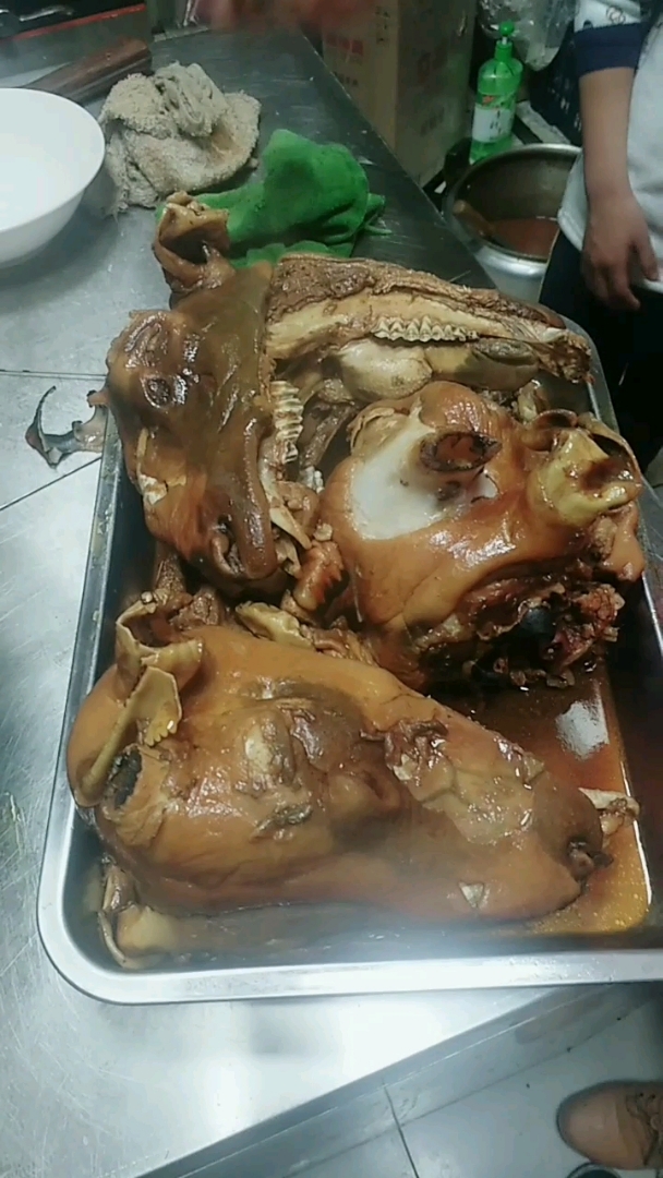 我卤的羊头好香啊