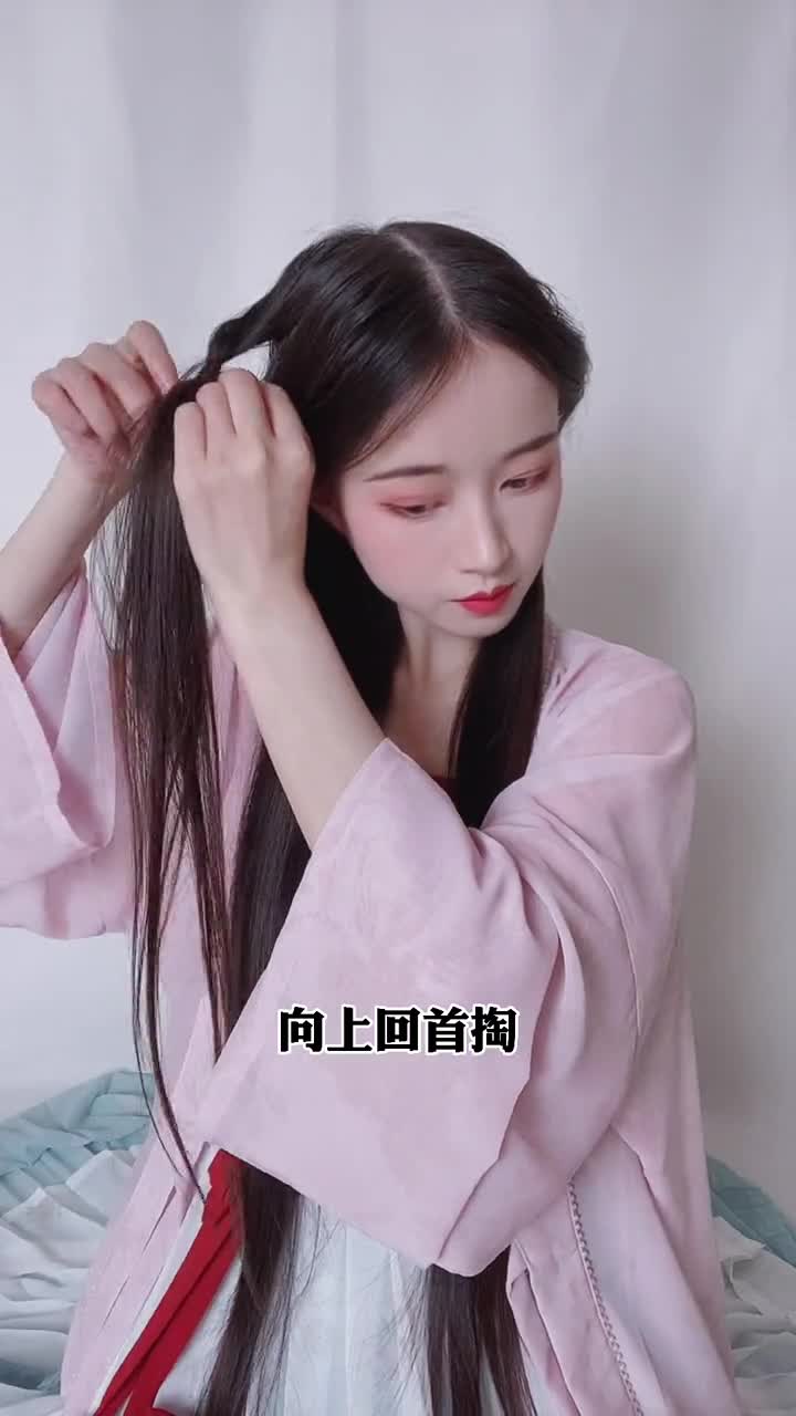 不用蝎子辫有手就行秃头少女必备的超减龄双马尾