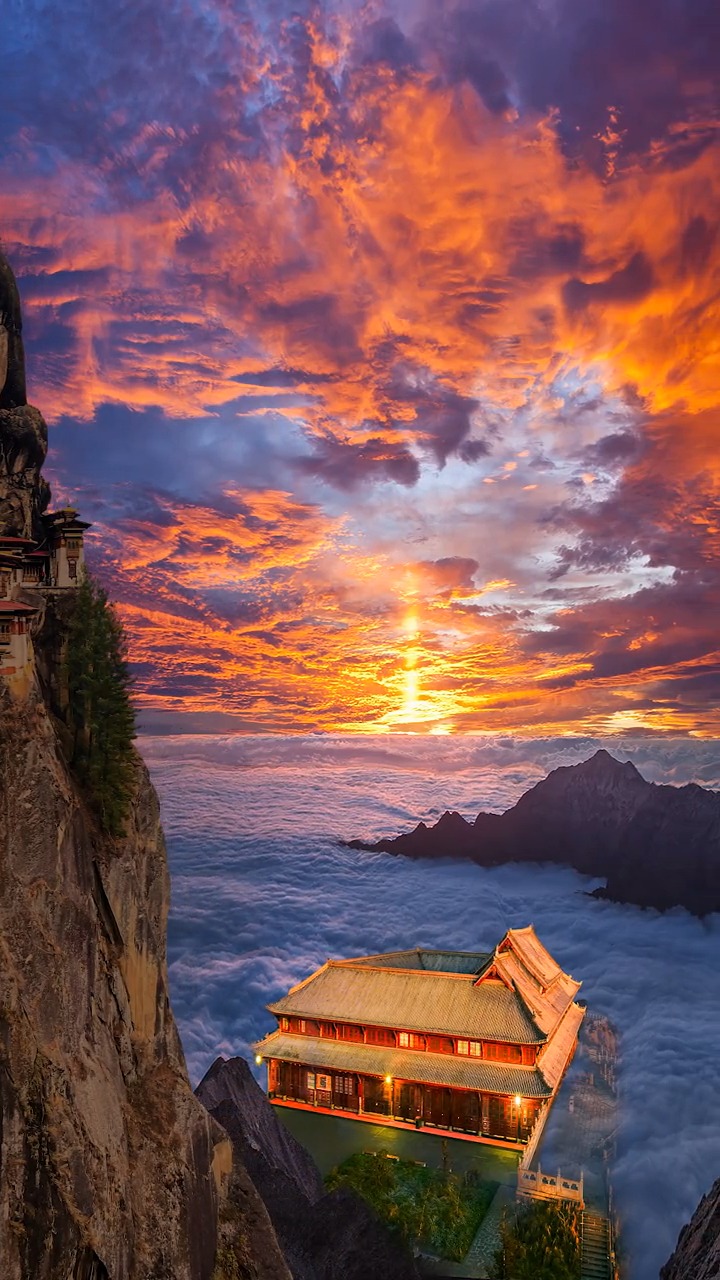 东方催人醒,不及晚霞恋红尘,辞别再无相见日,唯有独醉忆真情,风景