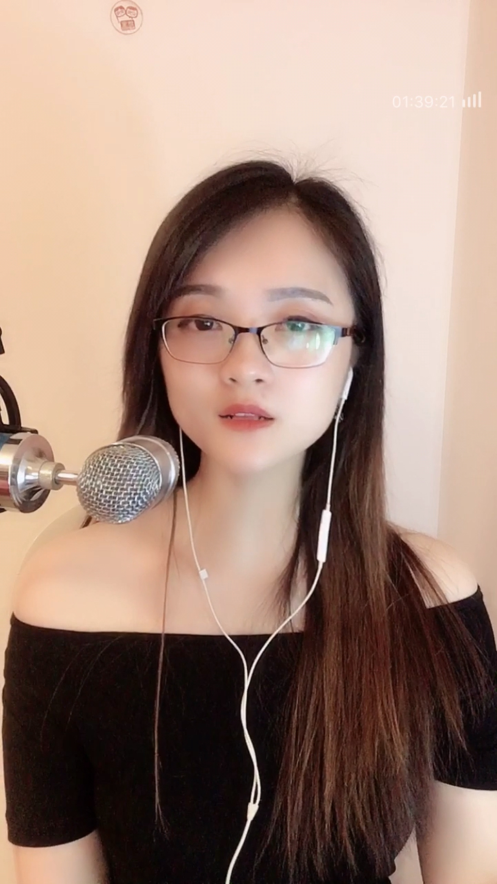 最美笑容征集#爱唱歌的妹子来自江西,路过点点关注哦