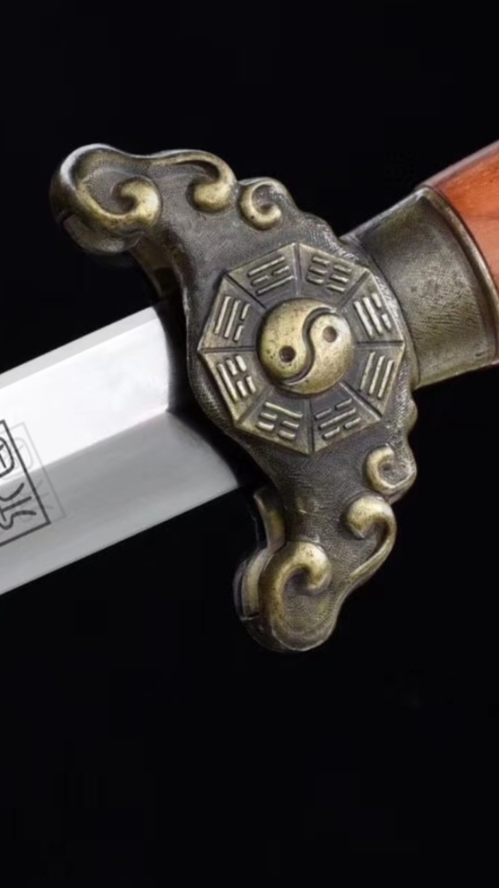 武当八卦剑弹簧钢太极图阴阳鱼宝剑