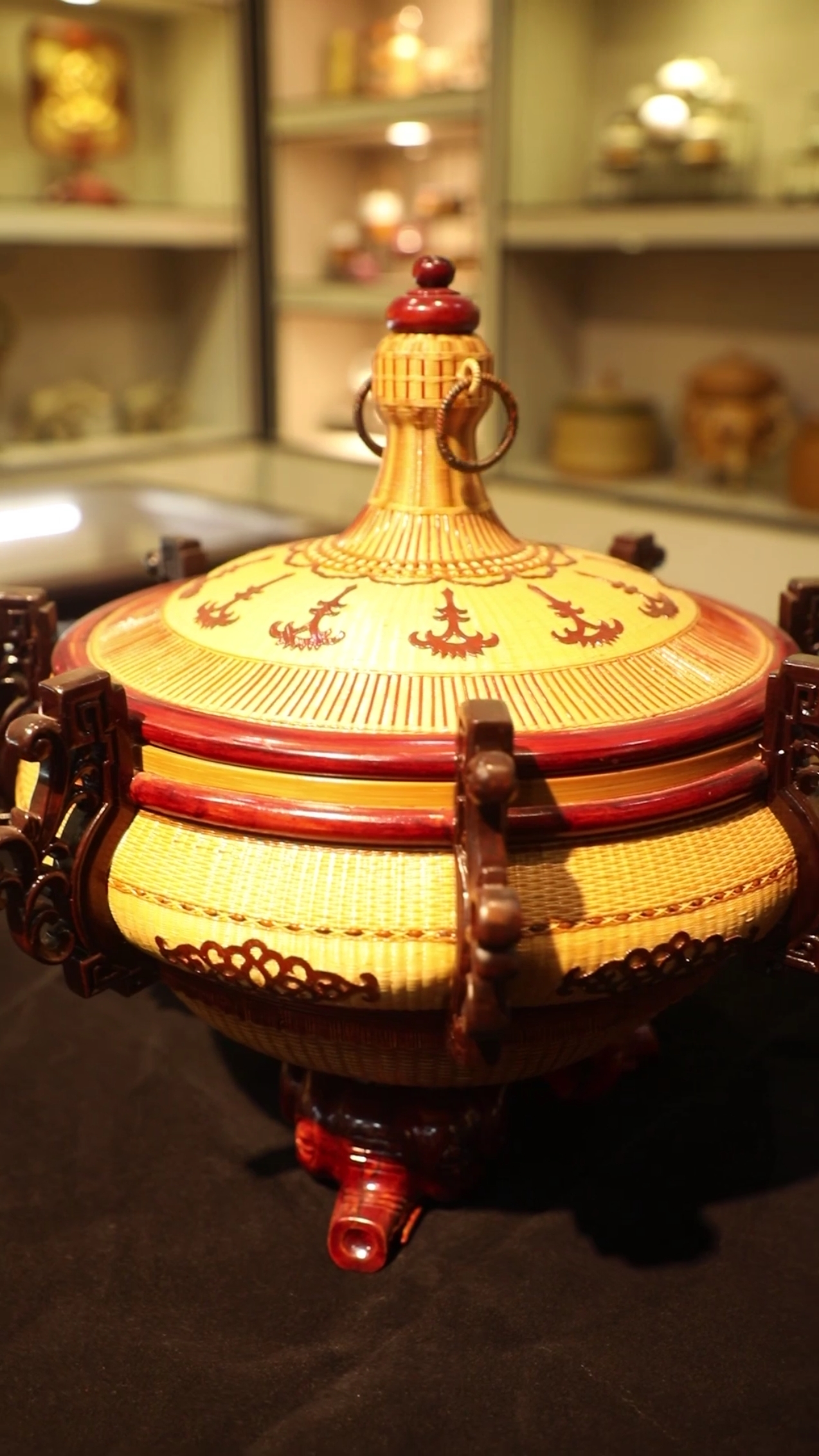 竹编奇人匠心#看到眼前手工编的作品,有的好几天才能编出一个,你砸忖