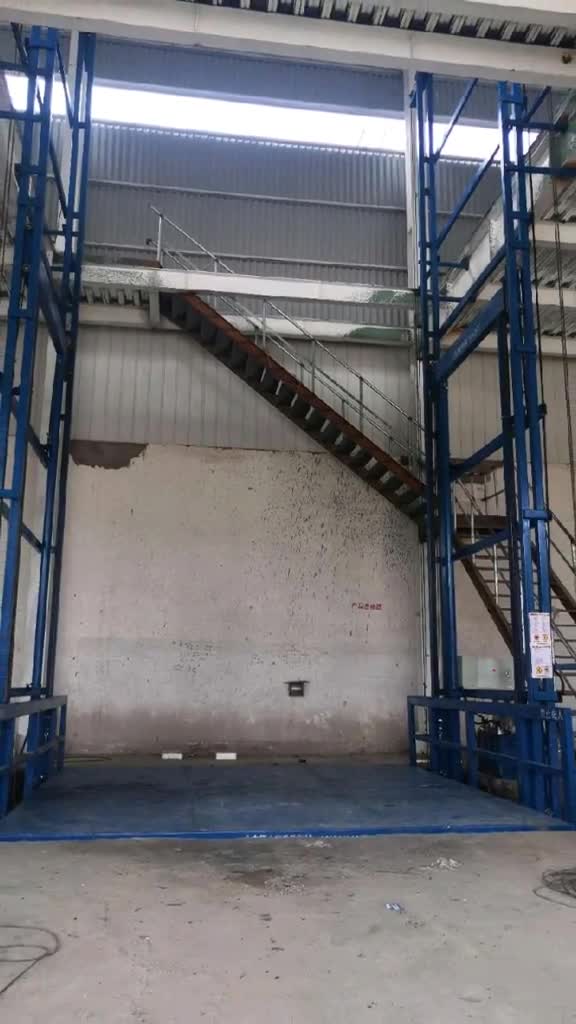 运叉车载重吨货梯,双层台面主框架,电动推杆防坠器,实力厂家,用料实在