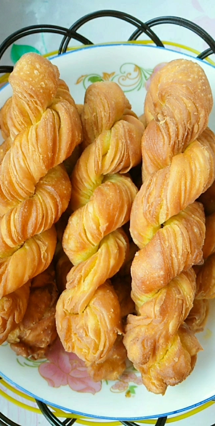 巧手厨房#千层麻花简单做法,外酥里软老好吃了